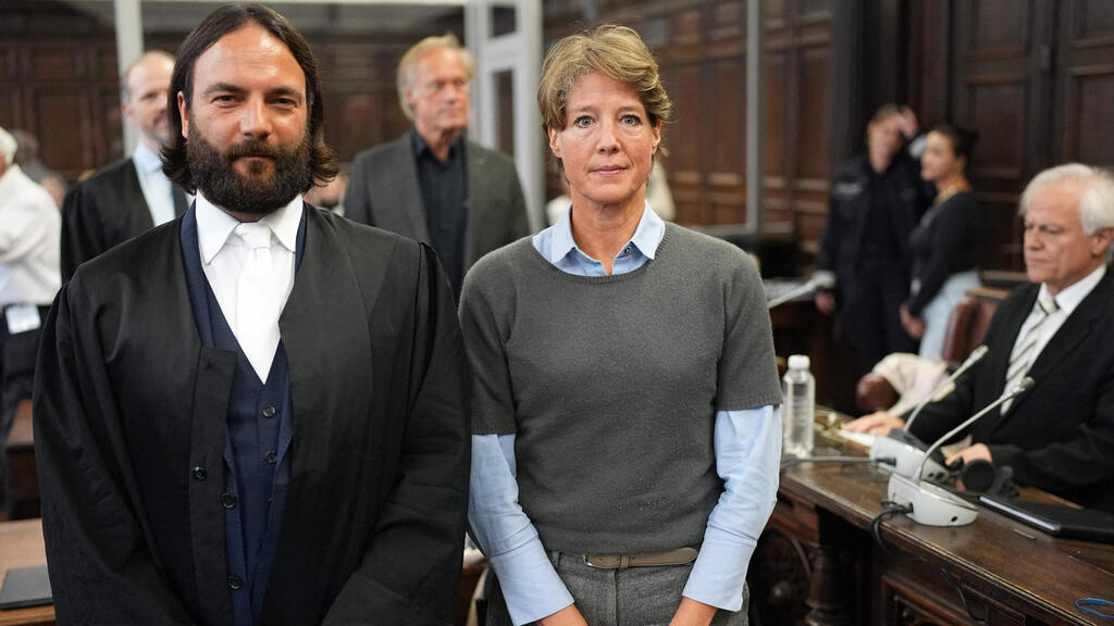 Block at the courthouse (Photo: Marcus Brandt / POOL / AFP) כריסטינה בלוק