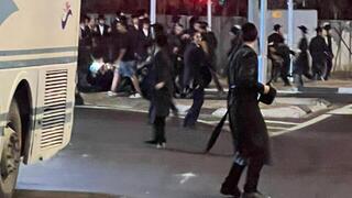 הפגנת חרדים סמוך לכלא 10 בבית ליד 