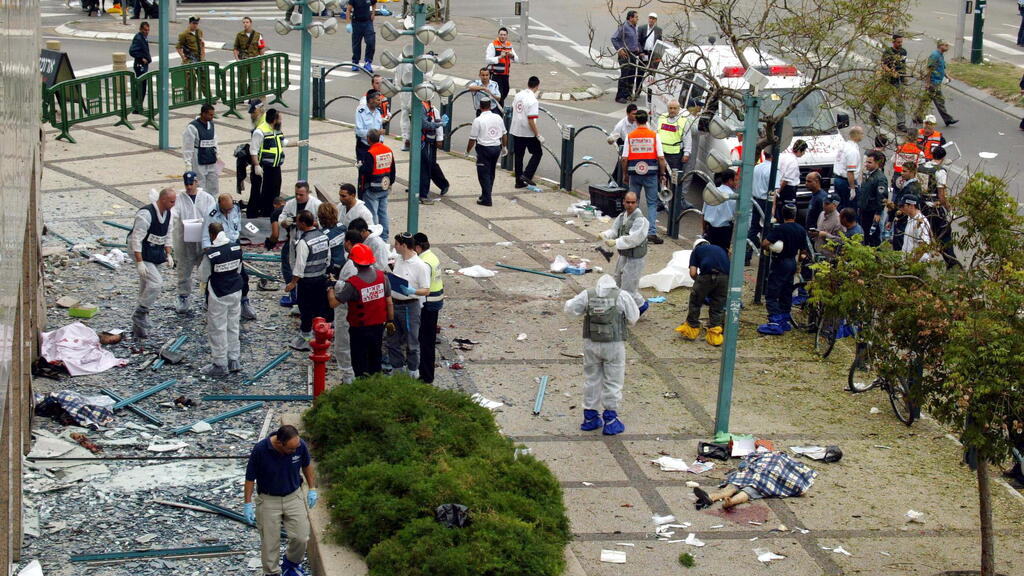 Scene of hte Sharon Mall terror attack in which Hila Arbel was injured (Photo: Michael Kramer) הפיגוע בקניון השרון ב-2005