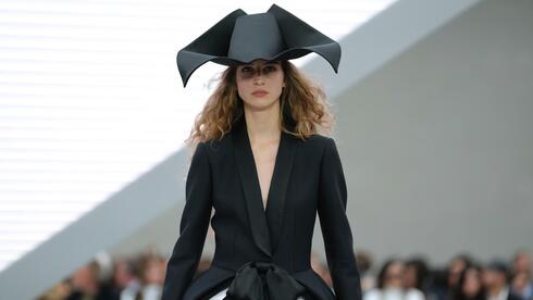 תצוגת אביב-קיץ 2026 של דיור