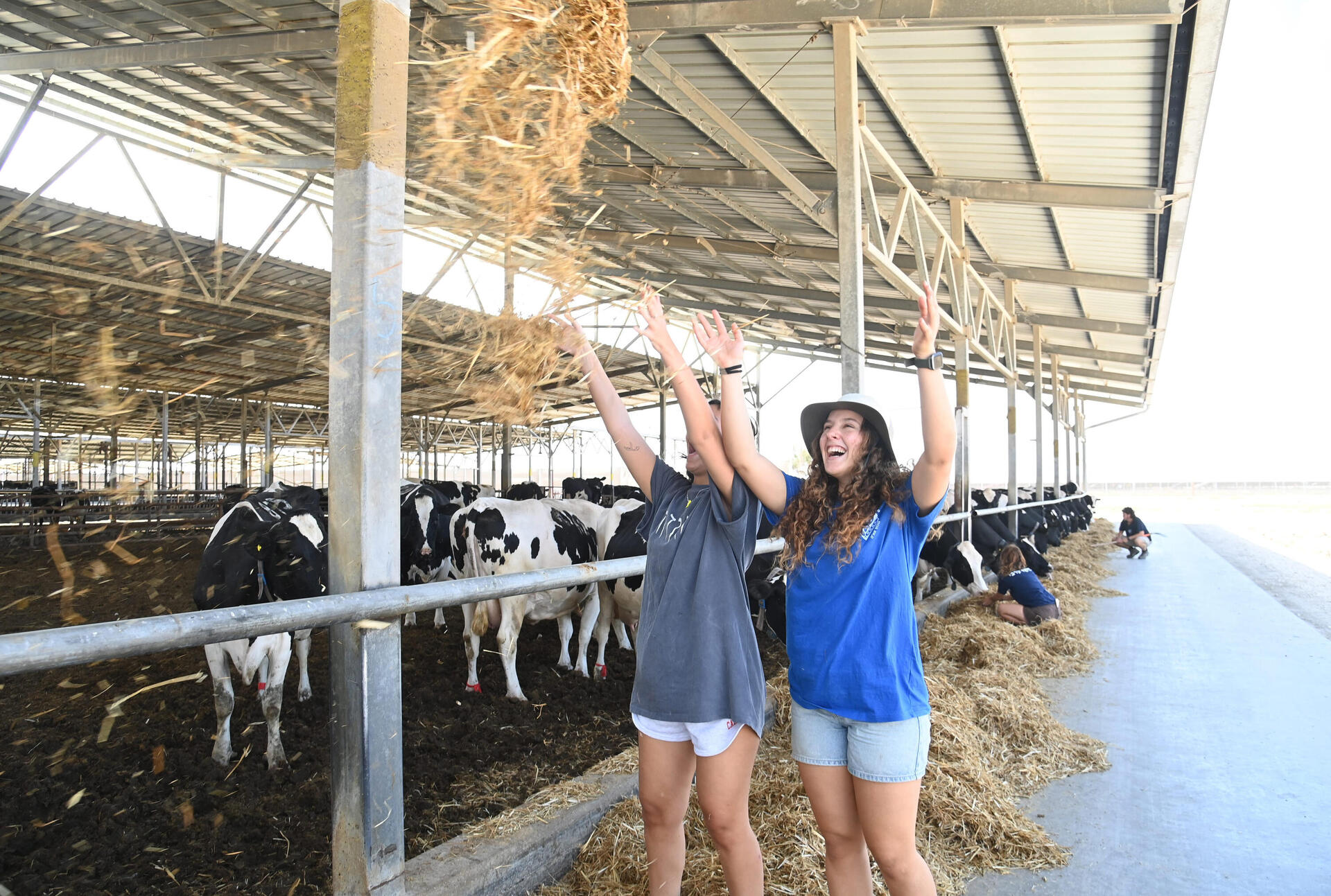 השין-שיניות בנחל עוז. בני הנוער שבחרו בשנת שירות בעוטף ובצפון  