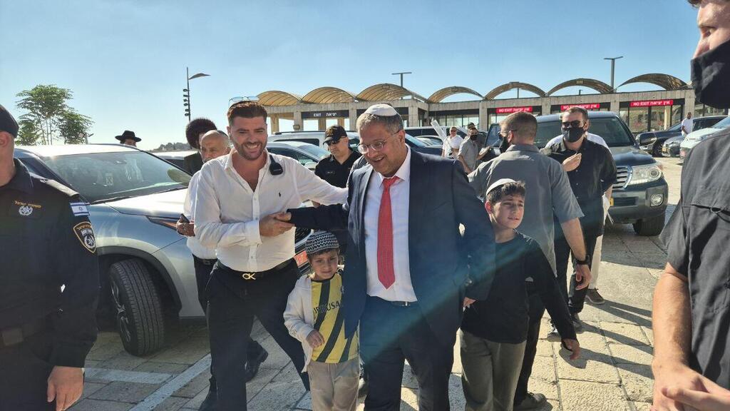 Itamar Ben-Gvir visits the Temple Mount (Photo: Shilo Freid) איתמר בן גביר בדרך להר הבית