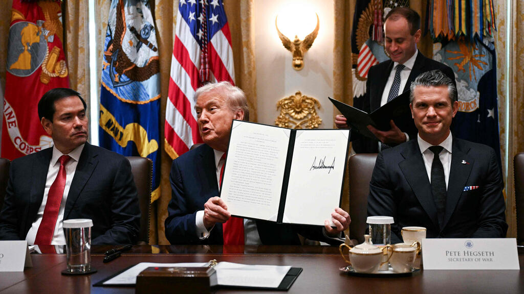 טראמפ בישיבת קבינט