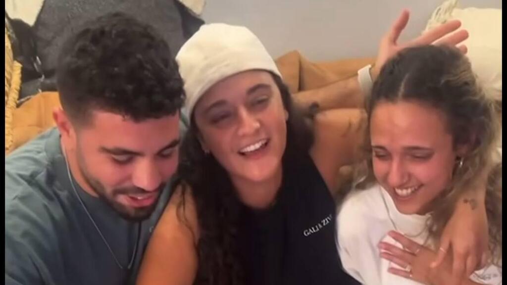 אמילי דמארי חוגגת את עסקת החטופים