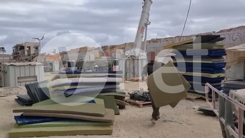 Солдаты сворачивают полевой лагерь в Газе (Фото: Гилад Коэн) צה"ל מקפל בסיס צבאי בצפון הרצועה לאחר החתימה על ההסכם