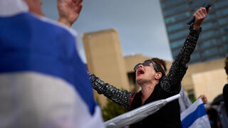 חגיגות בכיכר החטופים