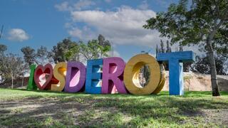 חוגגים שמחת תורה בשדרות