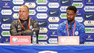 מאמן נבחרת ישראל רן בן שמעון עם אלי דסה