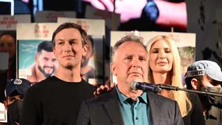  סטיב וויטקוף, ג'ארד קושנר, ואיוונקה טראמפ בעצרת בכיכר החטופים