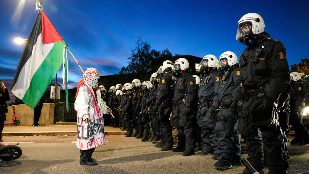 Пропалестинская акция в Норвегии (Фото: Javad Parsa/NTB via REUTERS) הפגנה פרו פלסטינית באוסלו