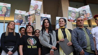 הצהרת משפחות חטופים בכיכר החטופים