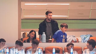 מסי עם משפחתו ביציע 