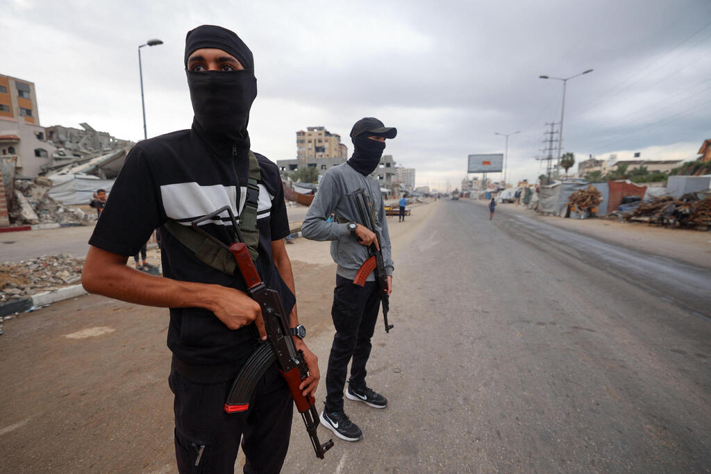 Hamas terrorists back to the streets of Gaza (Photo: Eyad Baba/ AFP) מחבלי חמאס בנוסייראת