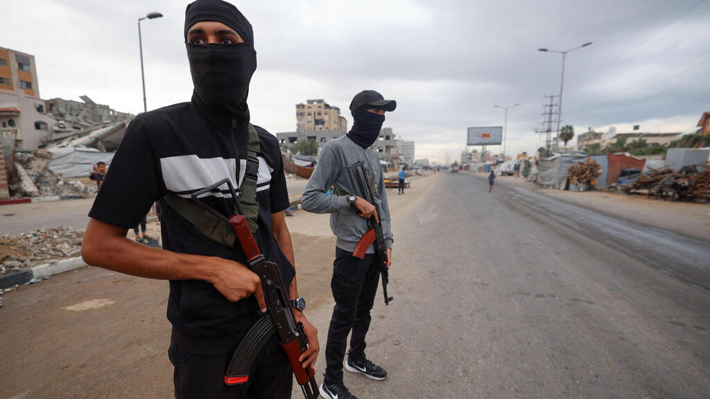 Photo: Eyad Baba / AFP מחבלי חמאס בנוסייראת