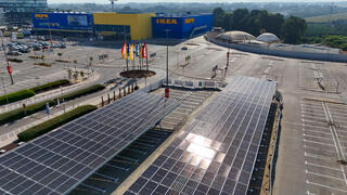 Навес на парковке IKEA Нетания, построенный компанией Volta Solar совместно с EDF