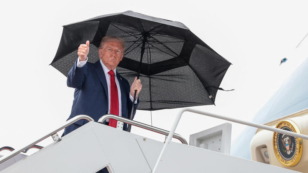 נשיא ארה״ב לפני העלייה למטוס לישראל