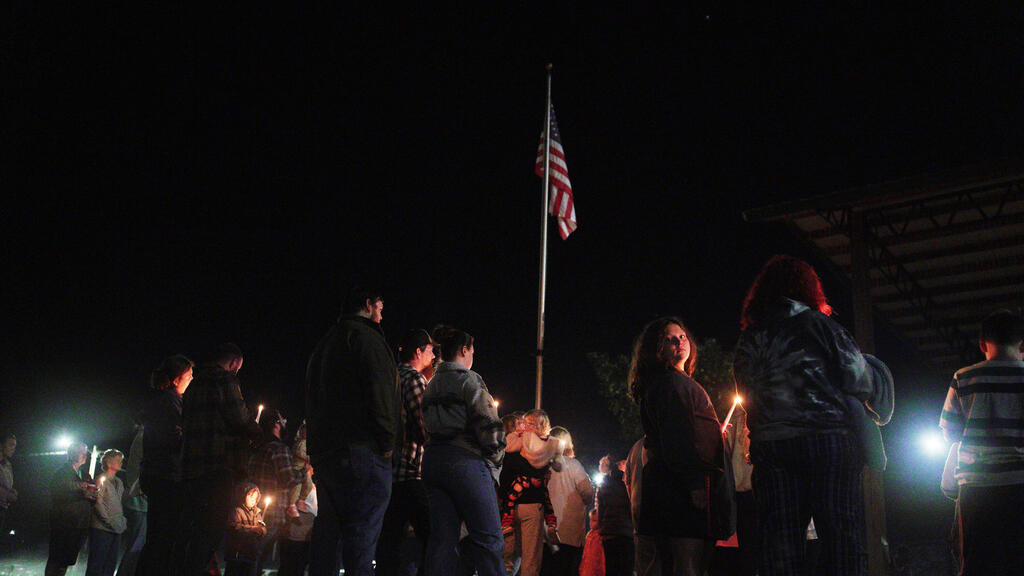 Vigil for the victims of the explosion (Photo: AP) פיצוץ טנסי