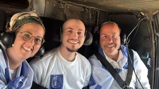 איתן מור עם הוריו