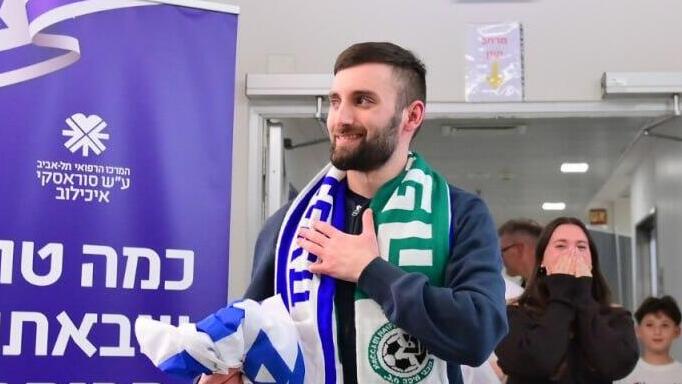 מתן אנגרסט נפגש עם משפחתו באיכילוב