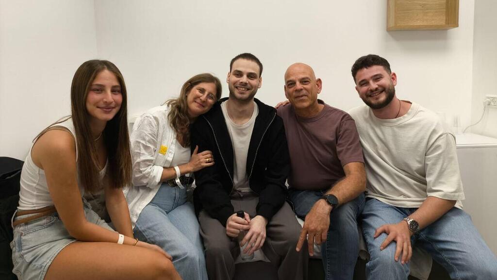 Алон Оэль с близкими אלון אהל