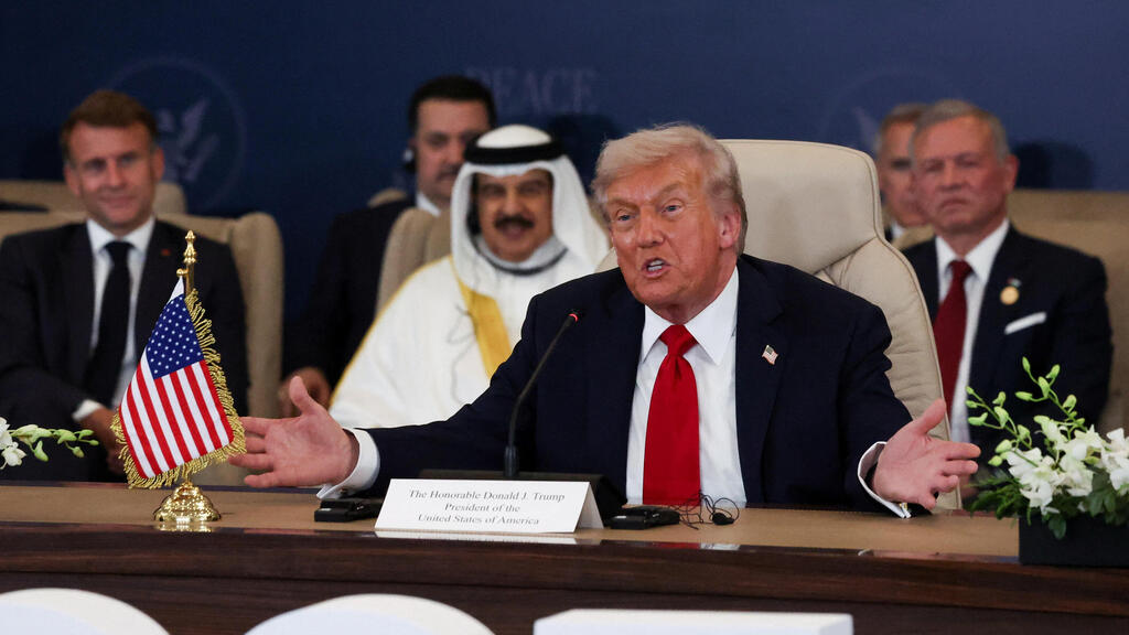 טראמפ חותם על ההסכם בשארם א-שייח