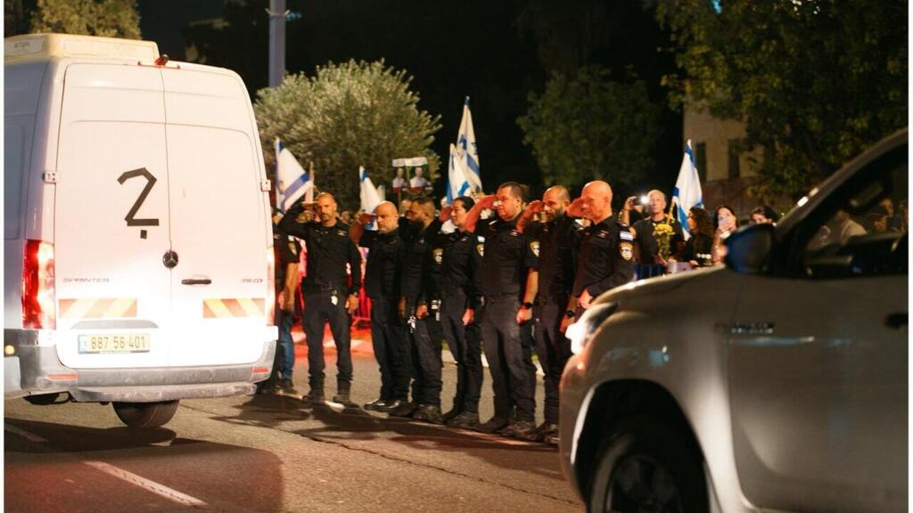 The four bodies arriving in Israel (Photo: Israel Police) ארבעת הארונות של החטופים החללים בדרכם לאבו כפיר
