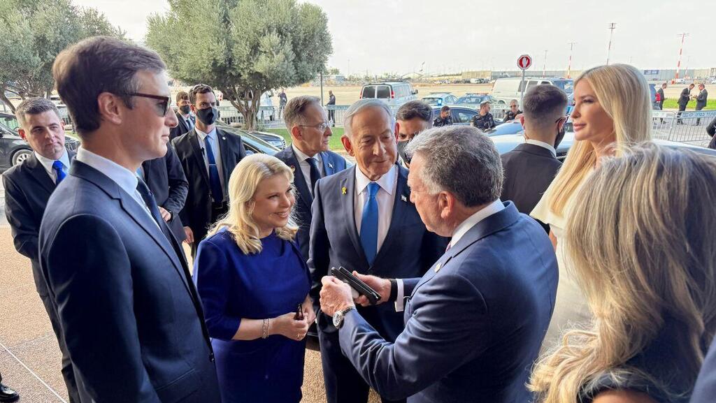 Встреча Виткоффа и Кушнера с четой Нетаниягу (Фото: пресс-служба премьер-министра) ראש הממשלה נתניהו ורעייתו שרה הגיעו לנתב״ג לקראת נחיתתו של נשיא ארה״ב טראמפ