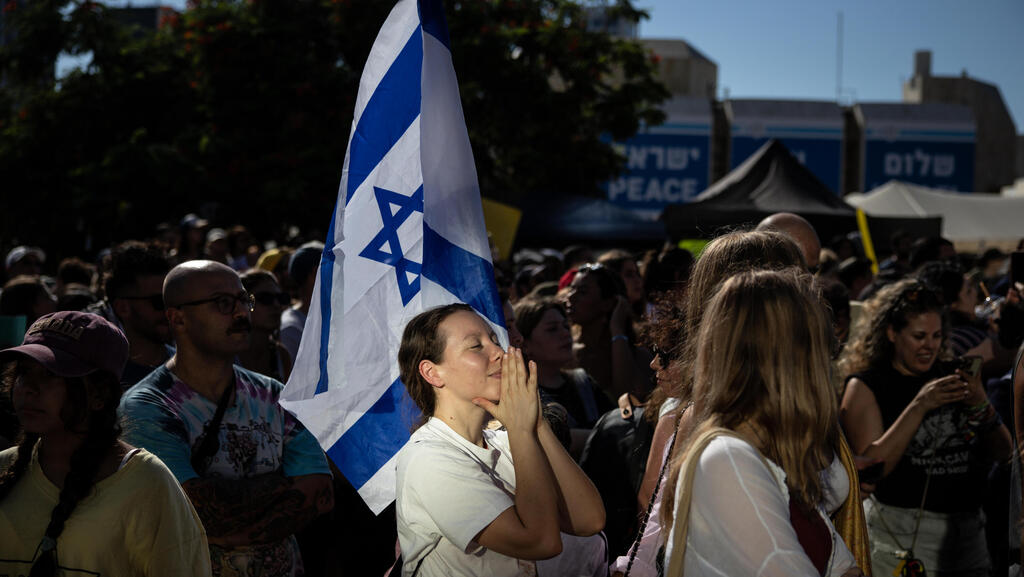 חגיגות בכיכר החטופים
