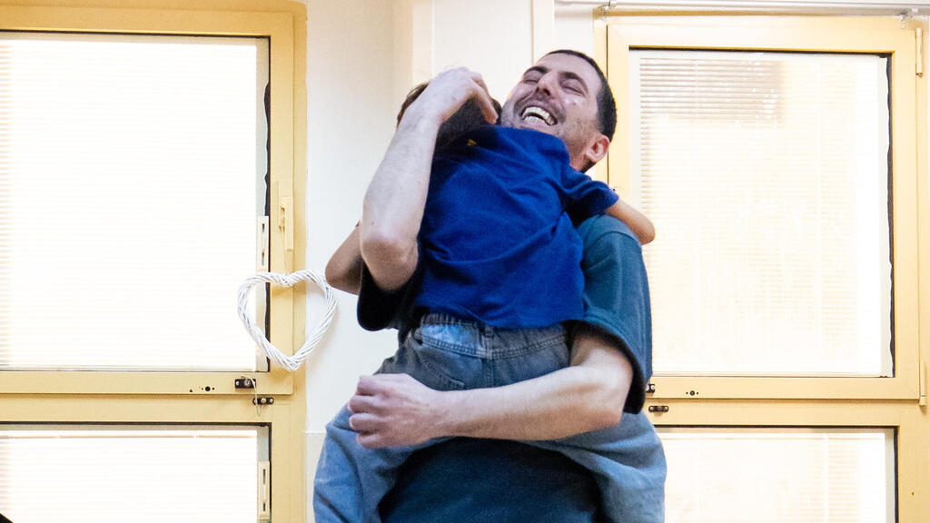  אלקנה בוחבוט נפגש עם בנו ראם