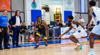 סמאג'ה כריסטון עם הכדור