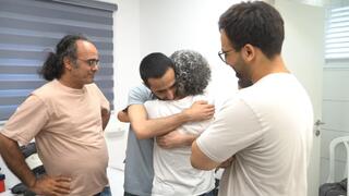 נמרוד כהן נפגש עם משפחתו לראשונה