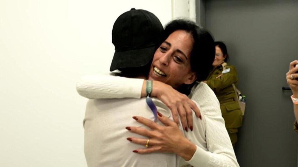 Матан Цангаукер с мамой (Фото: пресс-служба ЦАХАЛа) מתן צנגאוקר