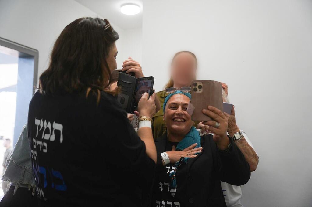 Семья Куперштейн (Фото: пресс-служба ЦАХАЛа) משפחת קופרשטיין משיחתם הראשונה עם בר