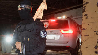 העברת הגופות לצלב האדום החלה