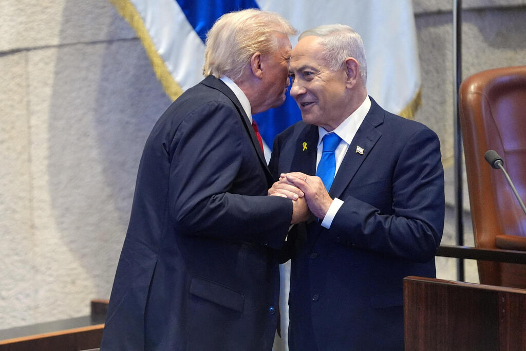 Trump and Netanyahu in the Knesset (Photo: JALAA MAREY/Pool via REUTERS, Chip Somodevilla / POOL / AFP) נאום דונלד טראמפ בכנסת ישראל