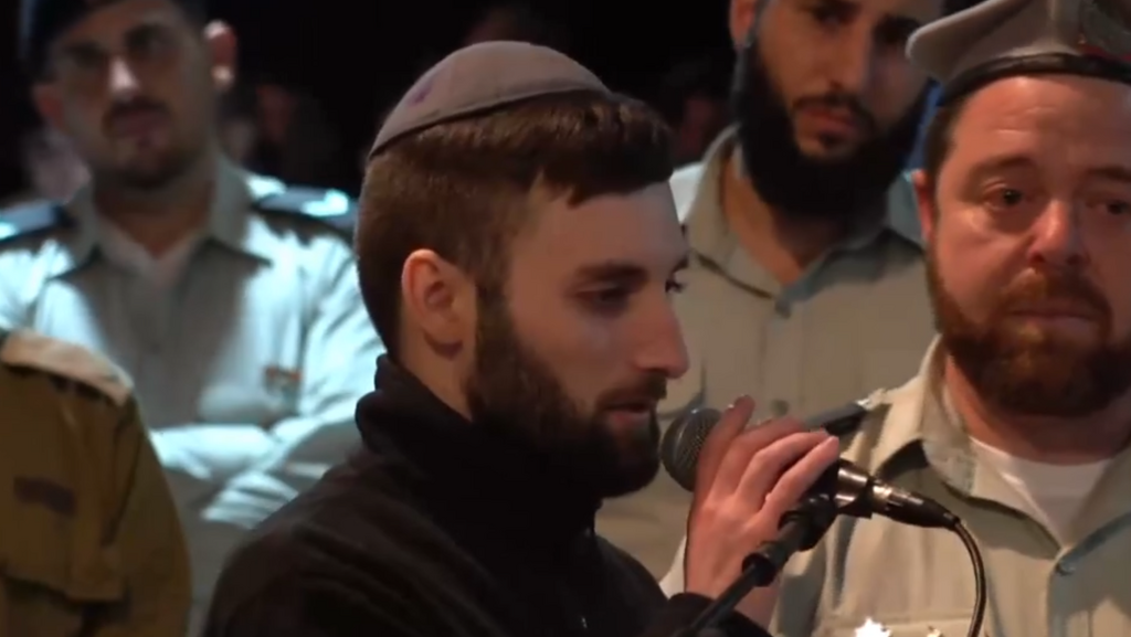 מתן אנגרסט בהלווייתו של דניאל פרץ ז"ל