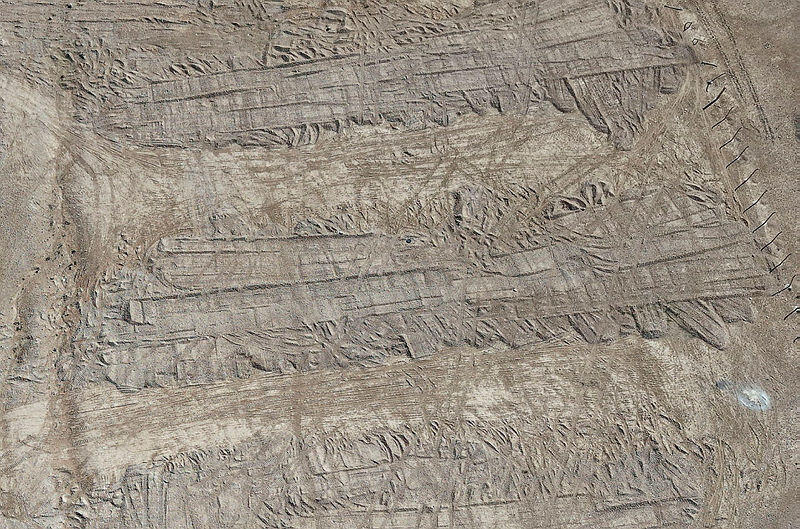 Mass graves in the Syrian desert (Photo: Reuters) צילומי לוויין של קברי אחים בסוריה