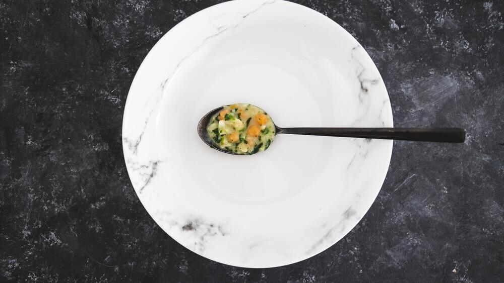 Фото: faithie, shutterstock מנה במסעדה