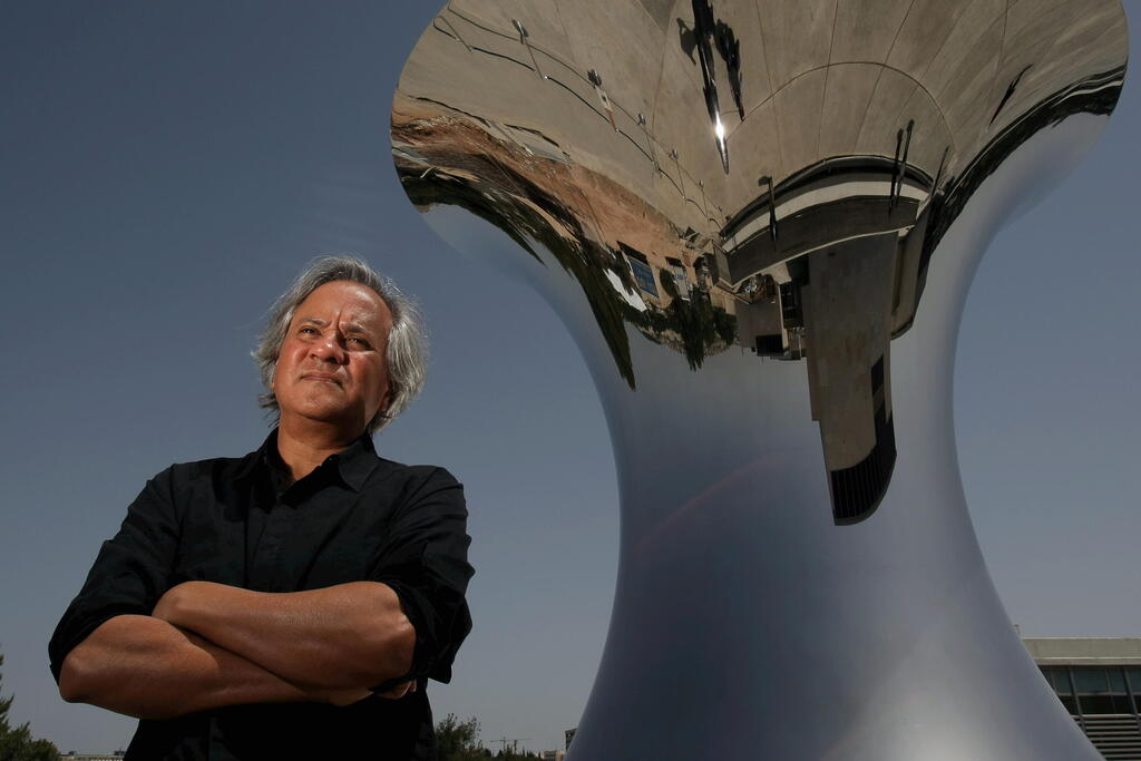 'Turning the world upside down Jerusalem' (Photo: Amit Shabi) אניש קאפור