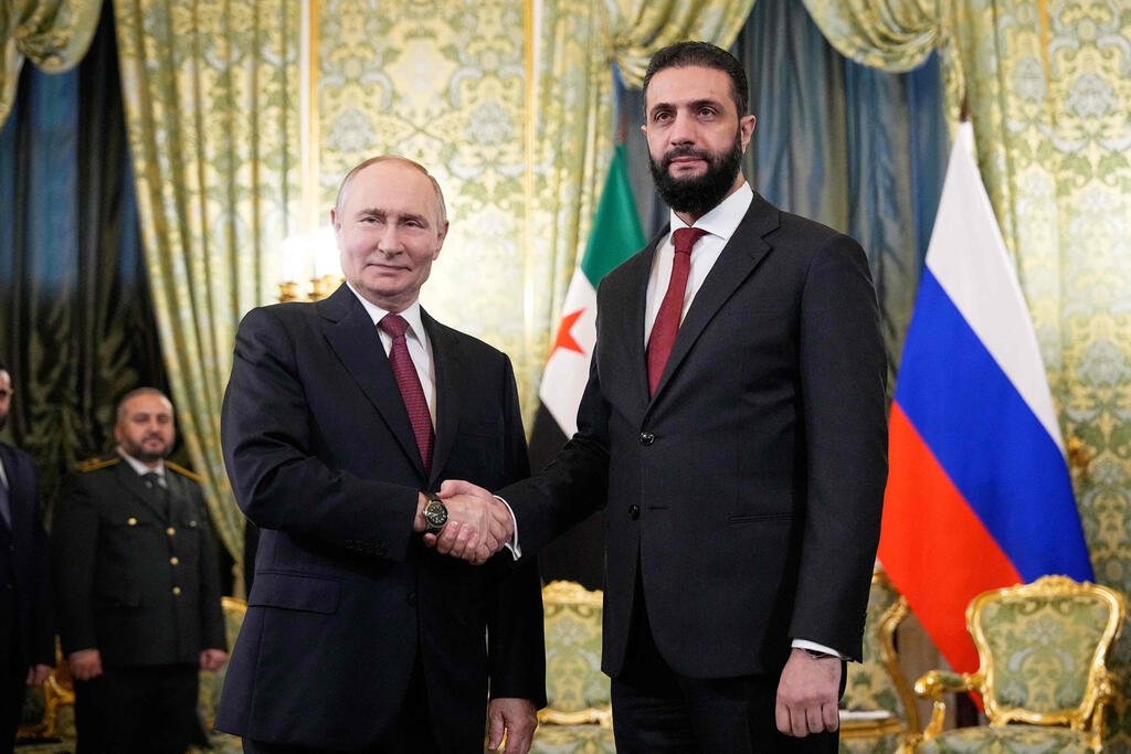 Putin and al-Sharaa during their first meeting at the Kremlin in October last year (Photo: Alexander Zemlianichenko / POOL / AFP) נשיא רוסיה ולדימיר פוטין נשיא סוריה אחמד א-שרע