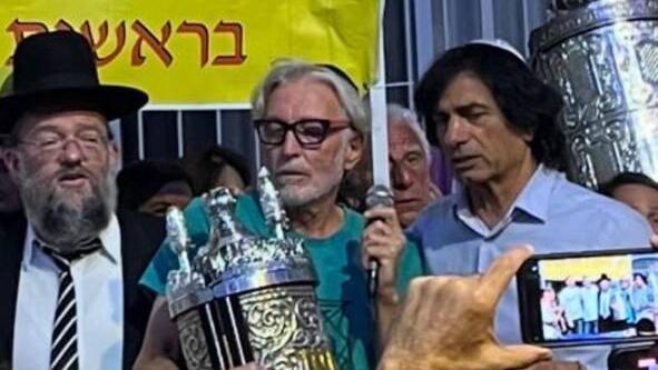 ברי סחרוף בהקפות שניות לצד אביו של עידן שתיוי ז"ל
