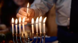 הדלקת נרות חנוכה