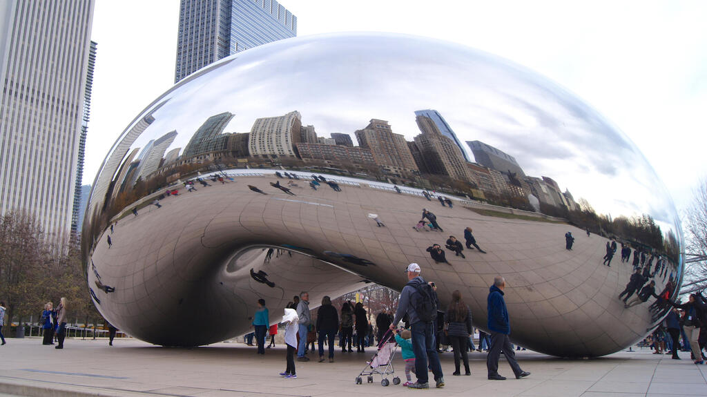 "Cloud Gate" in Chigaco (Photo: Christian Heinz, shutterstock) פסל "שער העננים" (Cloud Gate) בפארק המילניום בשיקגו, אניש קאפור