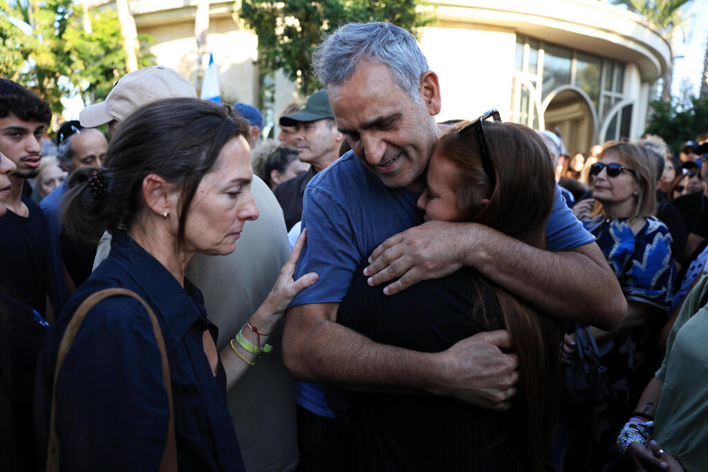 הלווייתו של גיא אילוז ז"ל בבית העלמין ברעננה