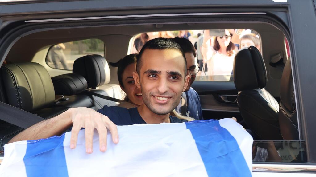 קבלת פנים לשורד השבי נמרוד כהן ששב לביתו ברחובות