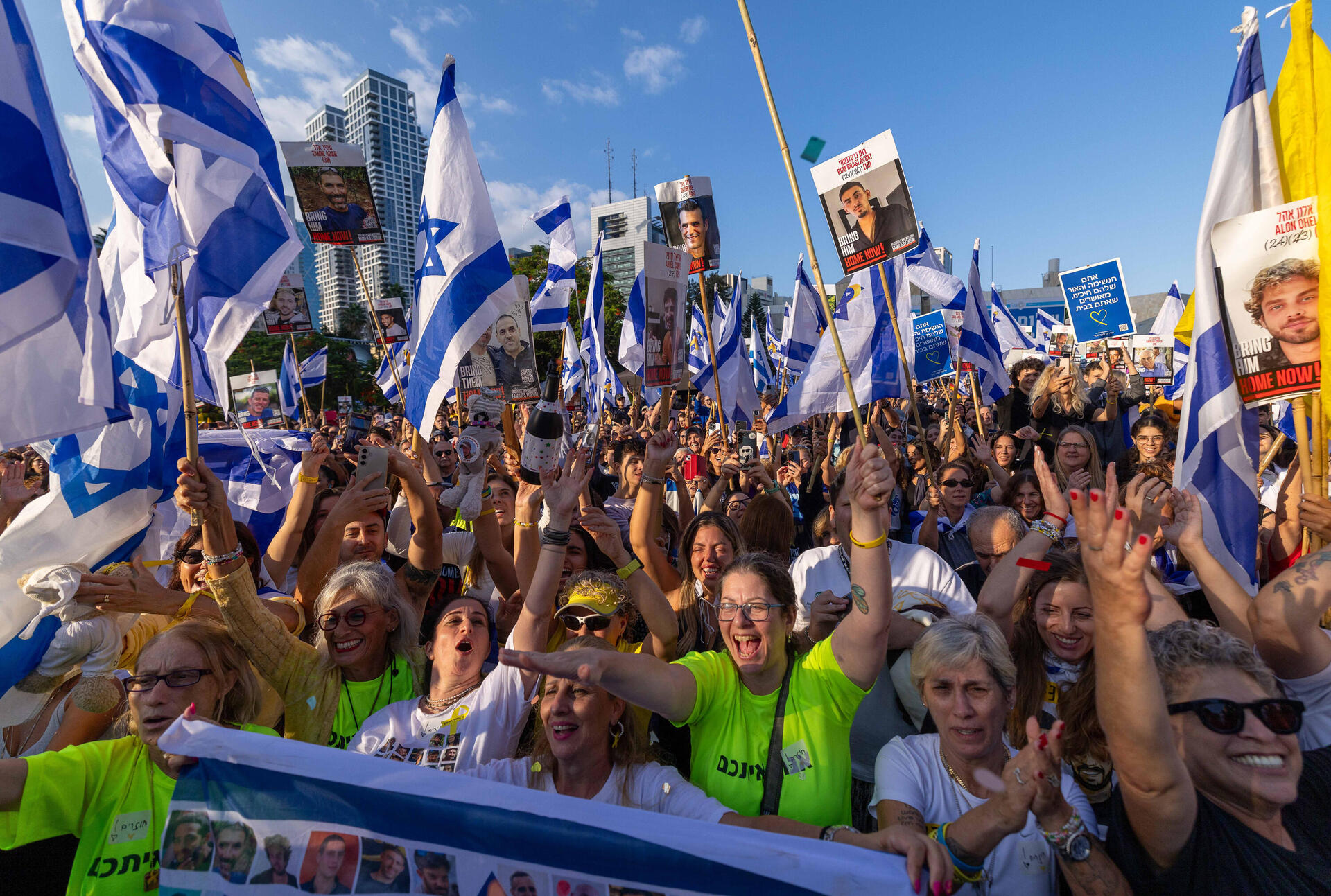 השמחה בכיכר החטופים 