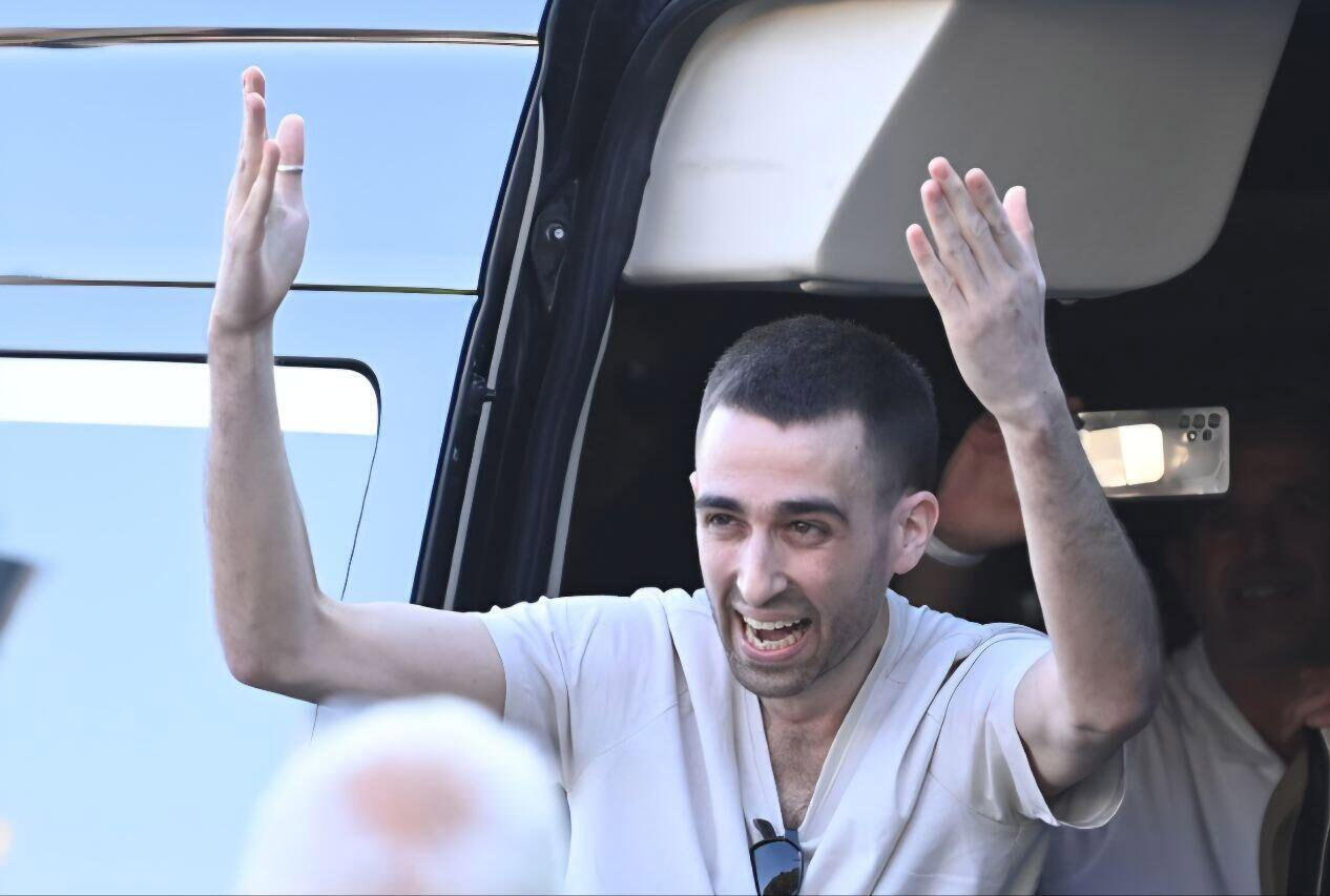 אבינתן אור מול ההמונים בבלינסון 