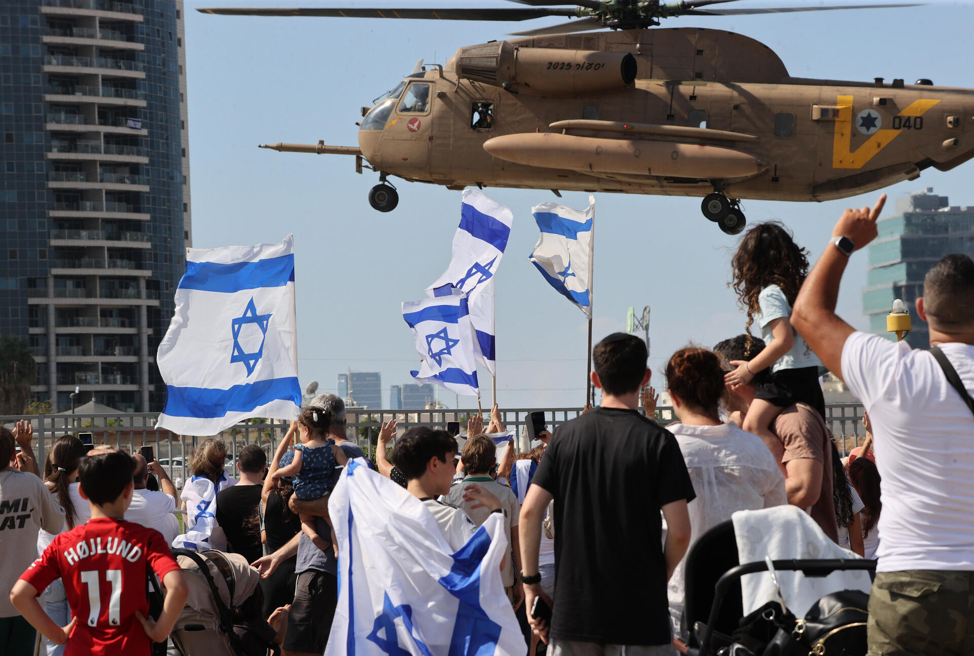 מחכים לחטופים השבים 