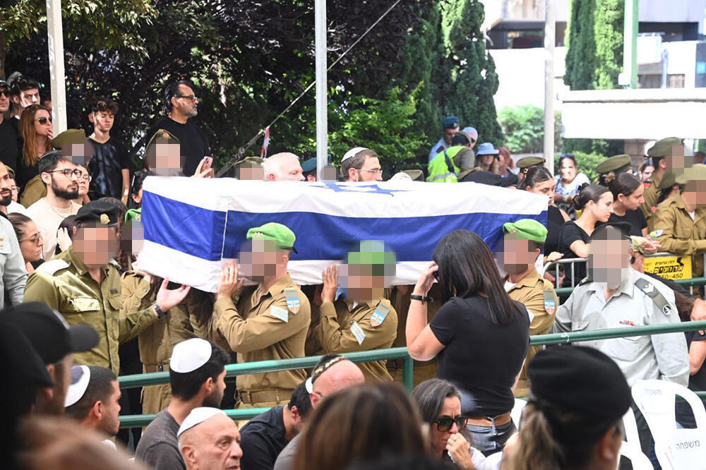 Returned hostage Staff Sergeant Tamir Nimrodi laid to rest (Photo: Yair Sagi) סמ"ר תמיר נמרודי ז"ל מובא למנוחות