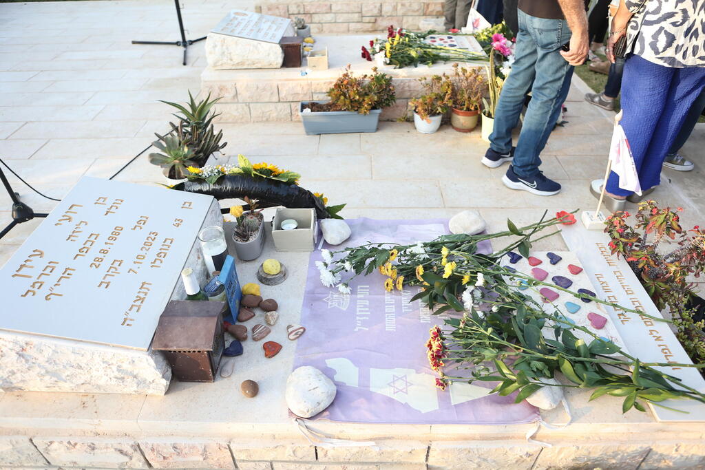 אזכרתו של רועי עידן צלם ynet בבית העלמין כפר הריף